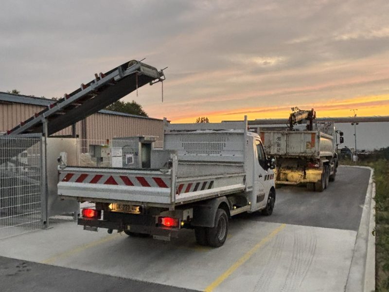 emplacement beton libre service